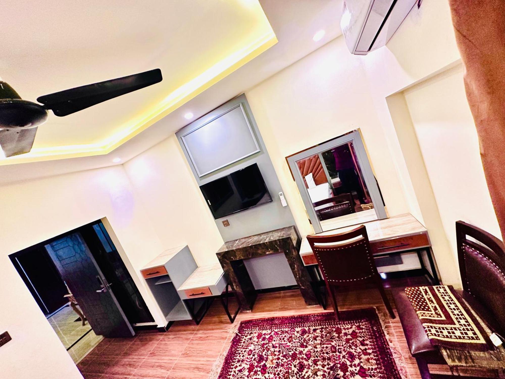 Hotel Blue Moon Continental Islamabad Zewnętrze zdjęcie