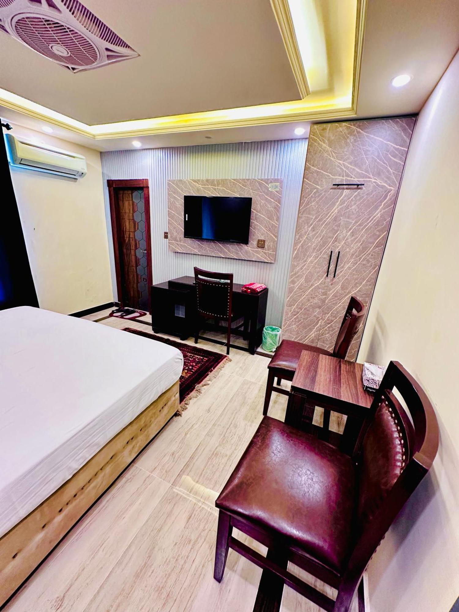 Hotel Blue Moon Continental Islamabad Zewnętrze zdjęcie