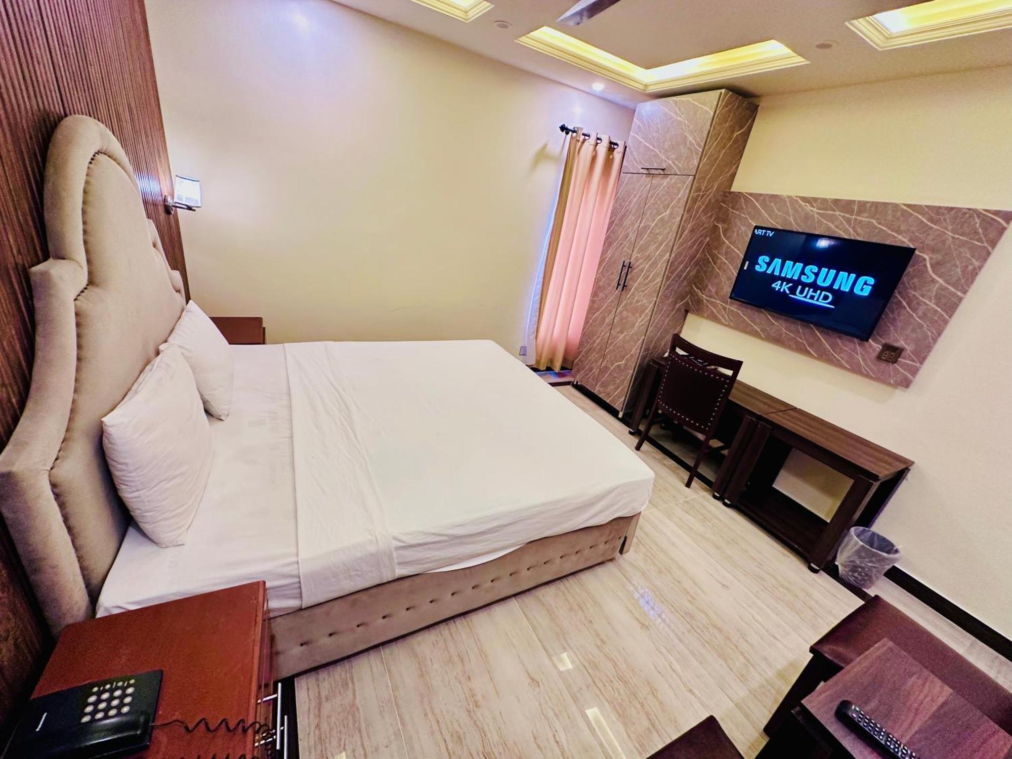 Hotel Blue Moon Continental Islamabad Zewnętrze zdjęcie
